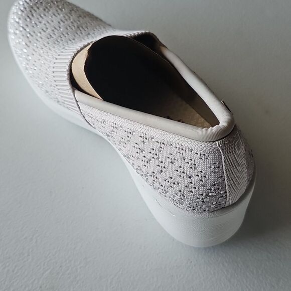 New Skechers Slip Ins Martha in Grey Silver Size 7.5 - Picture 2 of 5